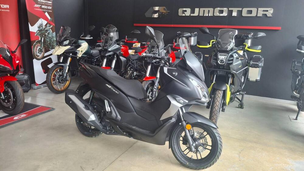 QJ Motor MTX 300 (2025) (2)