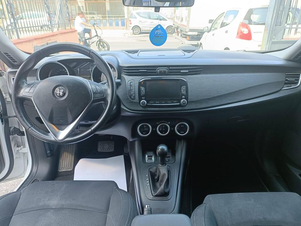Alfa Romeo Giulietta usata a Napoli (7)