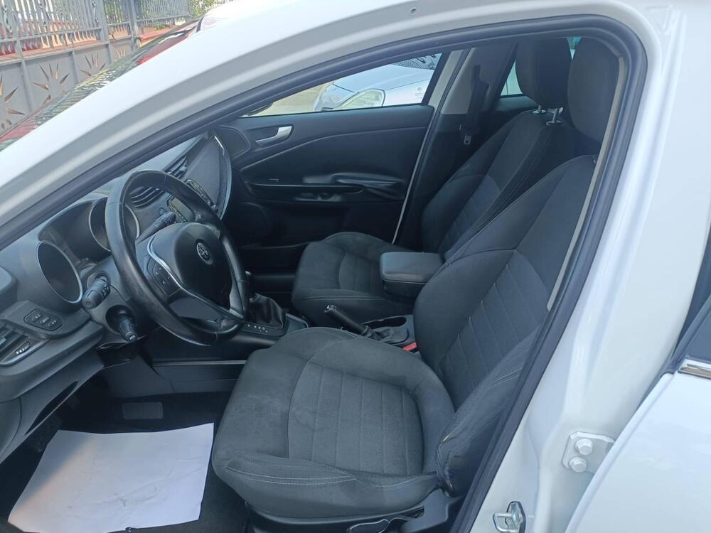 Alfa Romeo Giulietta usata a Napoli (12)