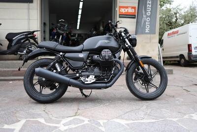 Moto Guzzi V7 Stone (2025) nuova