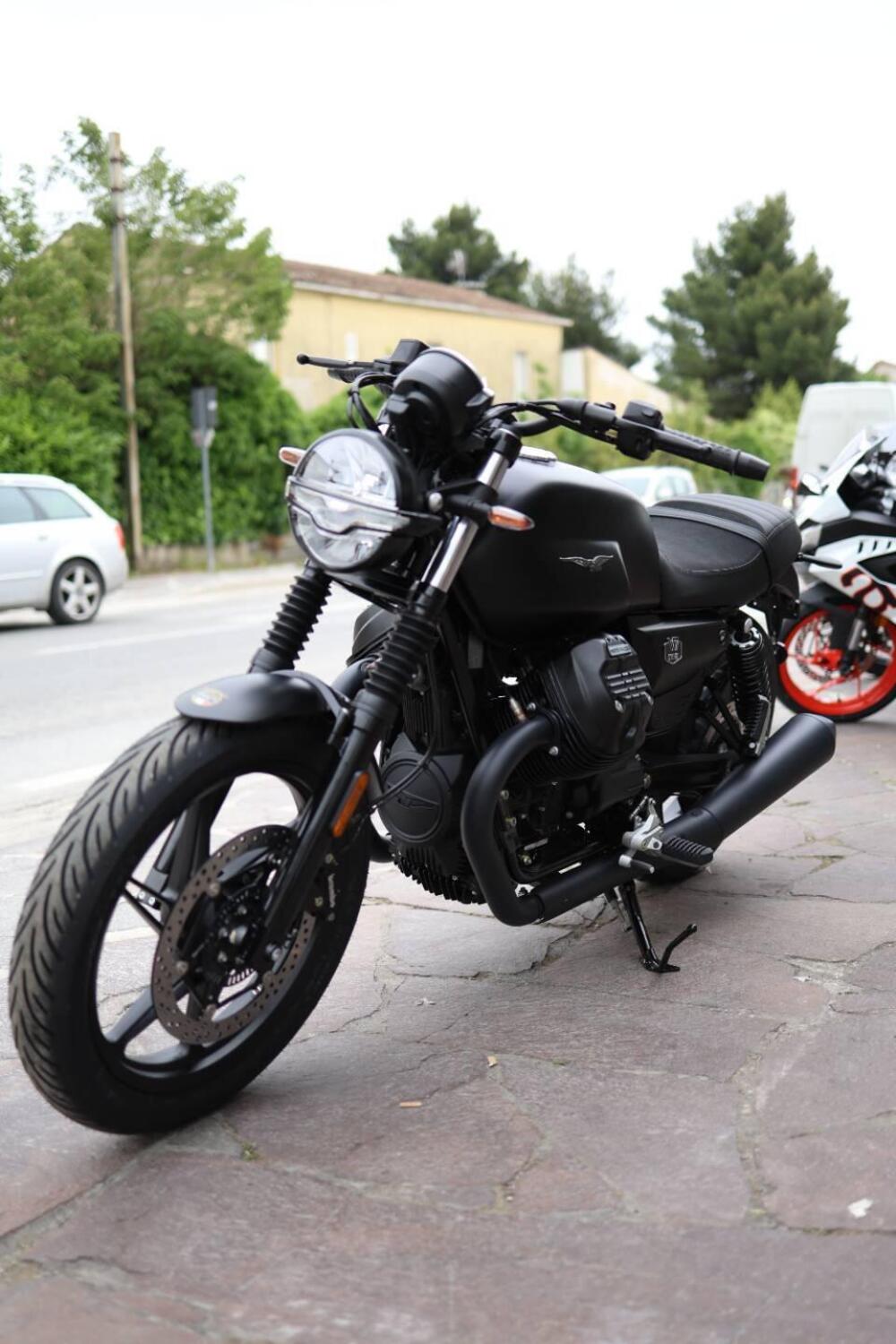Moto Guzzi V7 Stone (2025 - 26) (2)