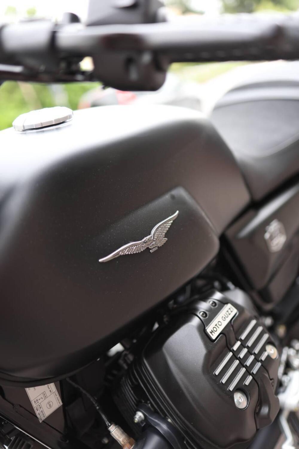 Moto Guzzi V7 Stone (2025 - 26) (5)