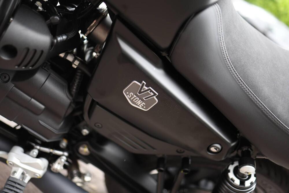 Moto Guzzi V7 Stone (2025 - 26) (6)