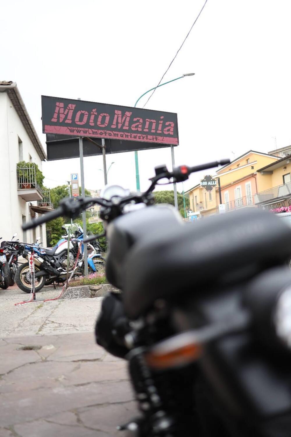 Moto Guzzi V7 Stone (2025) (11)