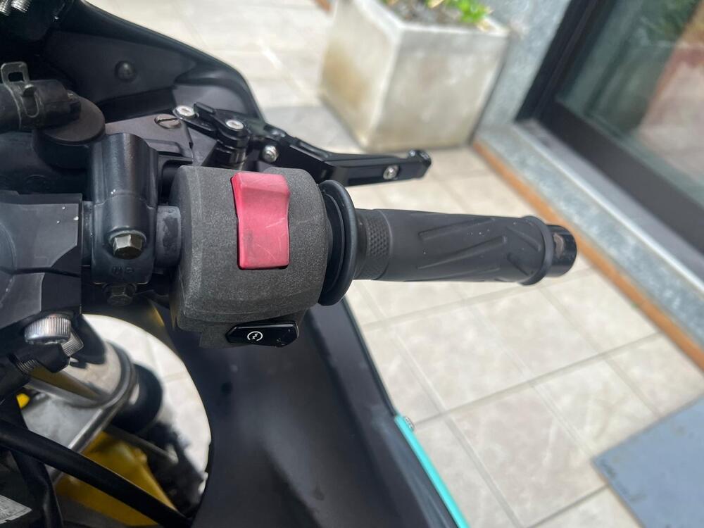 Yamaha YZF R6 (2003 - 04) (9)