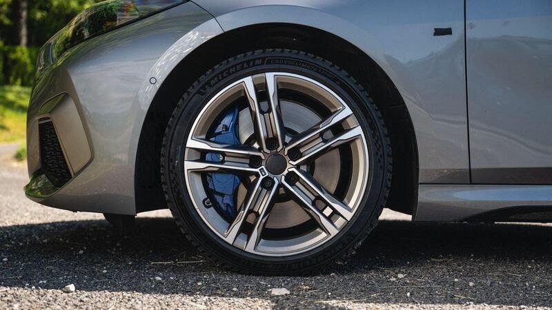 Prestazioni da estiva, tenuta da invernale e silenziosit&agrave; da riferimento: ecco le &ldquo;all season&rdquo; Michelin con le nuove CrossClimate 3 Sport [VIDEO]
