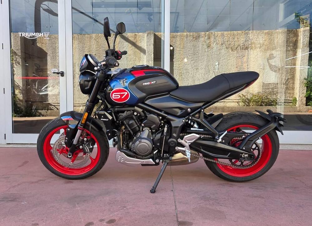 Triumph Trident 660 Triple Tribute Edition (2025 - 26) (7)