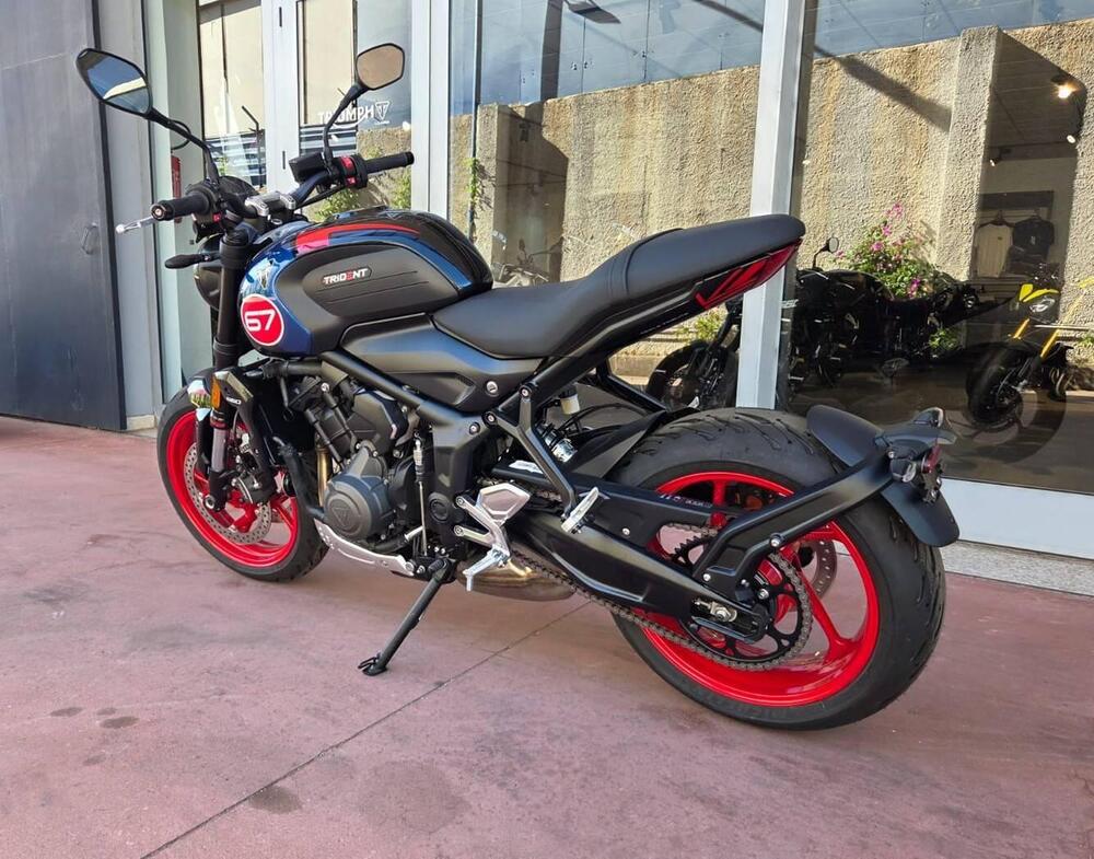 Triumph Trident 660 Triple Tribute Edition (2025 - 26) (8)