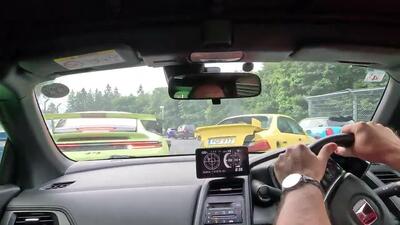 Maxi incidente al Nurburgring: auto distrutte dopo una curva cieca, nessun ferito [VIDEO]