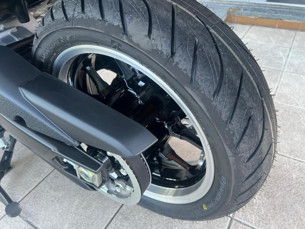 Yamaha T-Max 560 Tech Max (2025) (11)