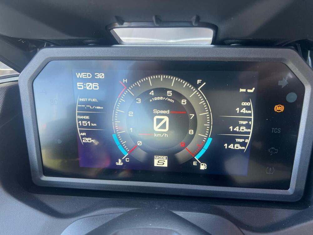 Yamaha T-Max 560 Tech Max (2025) (5)