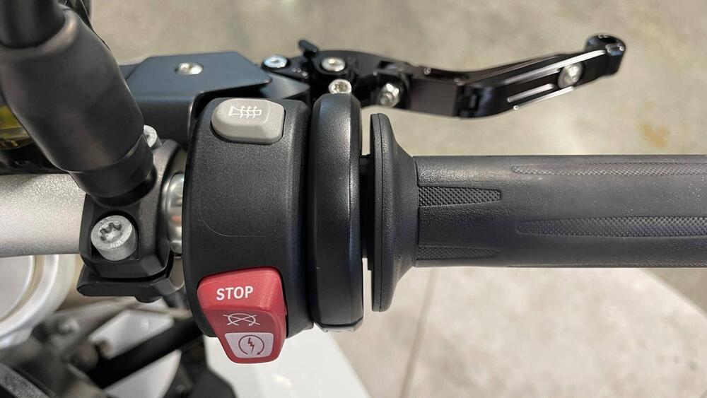 Bmw F 800 R (2015 - 16) (12)