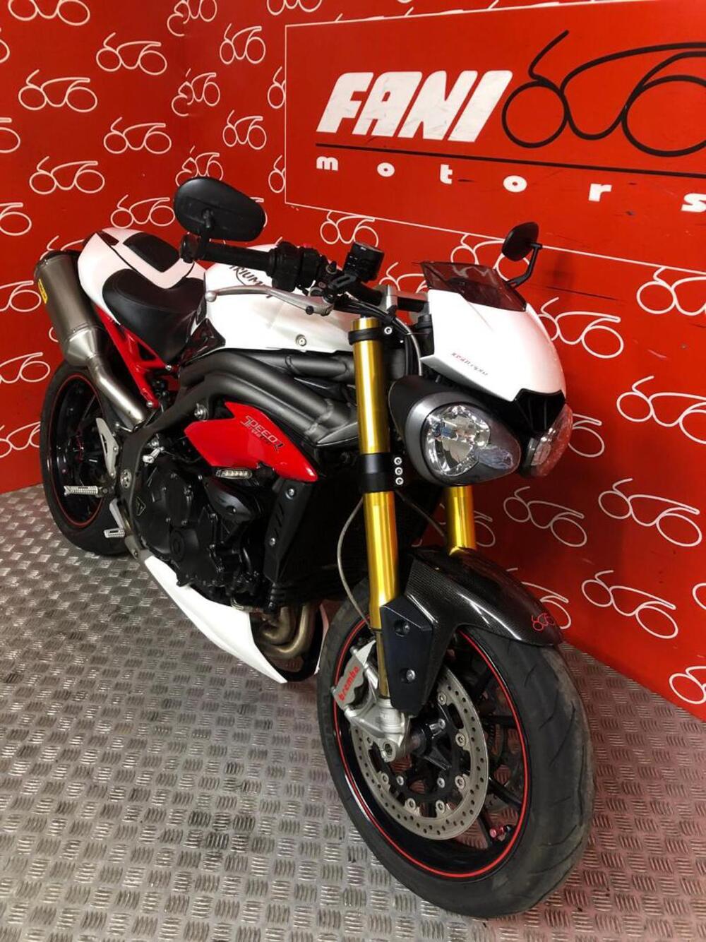 Triumph Speed Triple 1050 R ABS (2016 - 17) (2)
