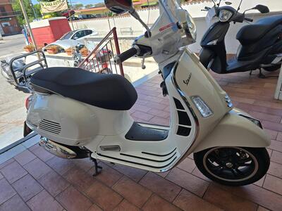 Vespa GTS 300 Super (2023 - 24) usata
