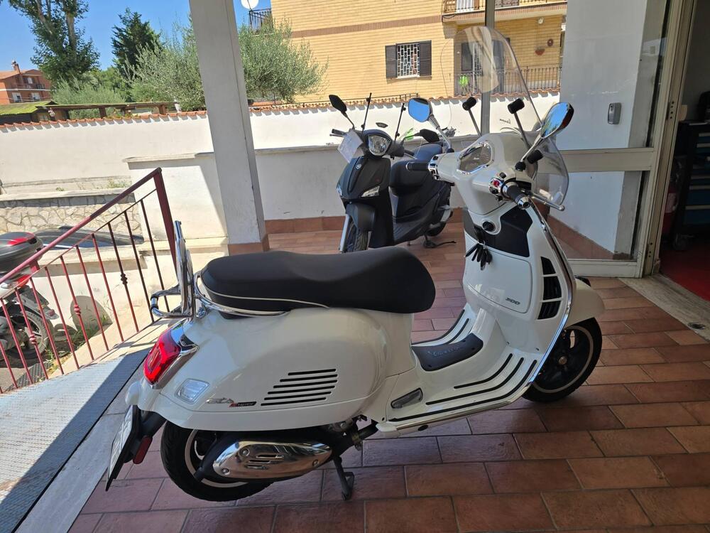 Vespa GTS 300 Super (2023 - 24) (5)