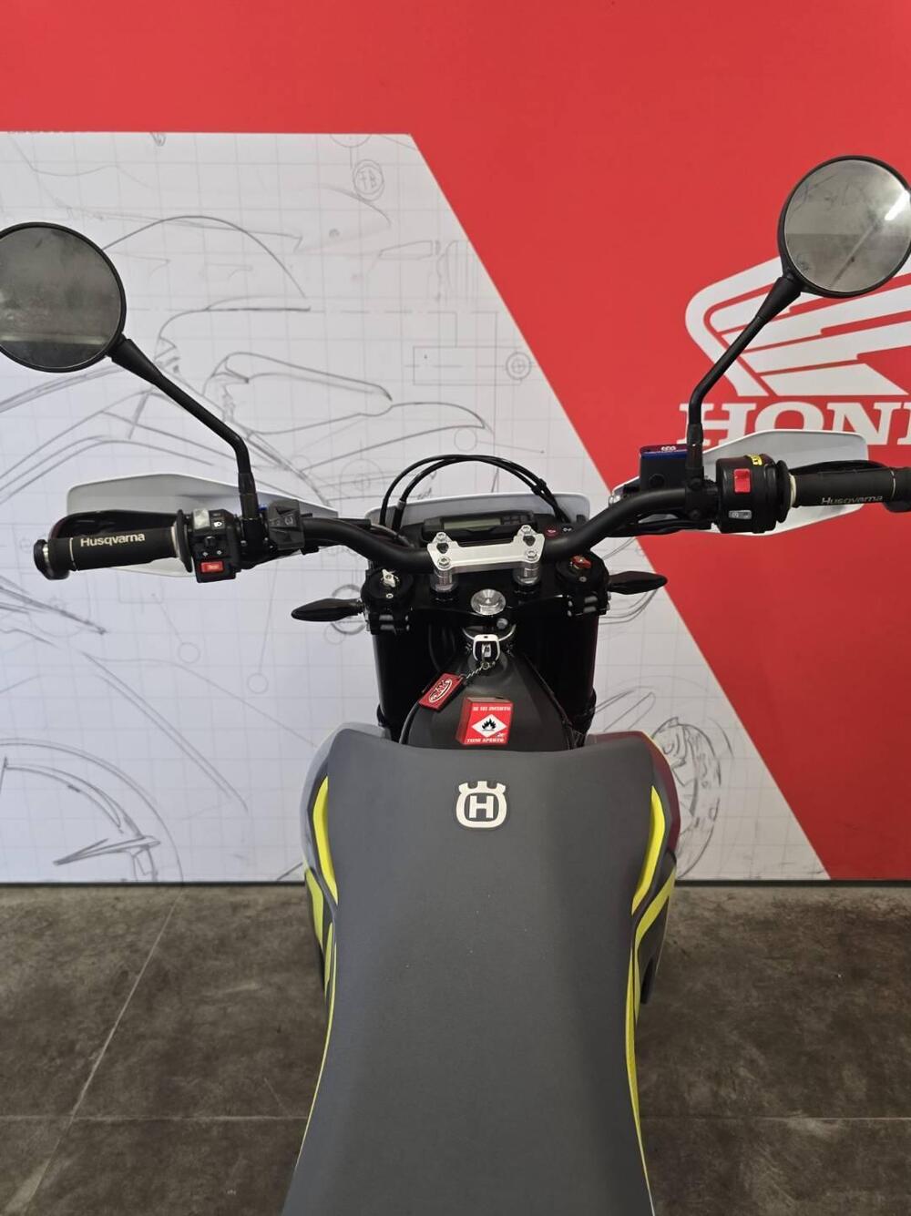Husqvarna 701 Supermoto (2023 - 25) (5)