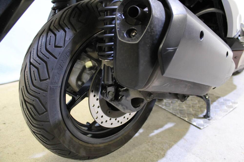 Yamaha X-Max 300 ABS (2017 - 20) (6)