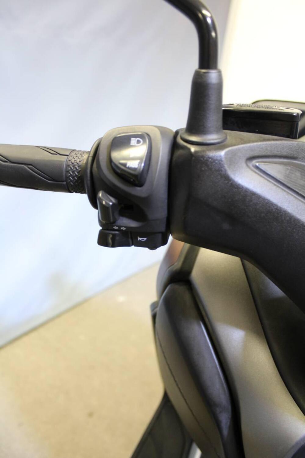 Yamaha X-Max 300 ABS (2017 - 20) (10)