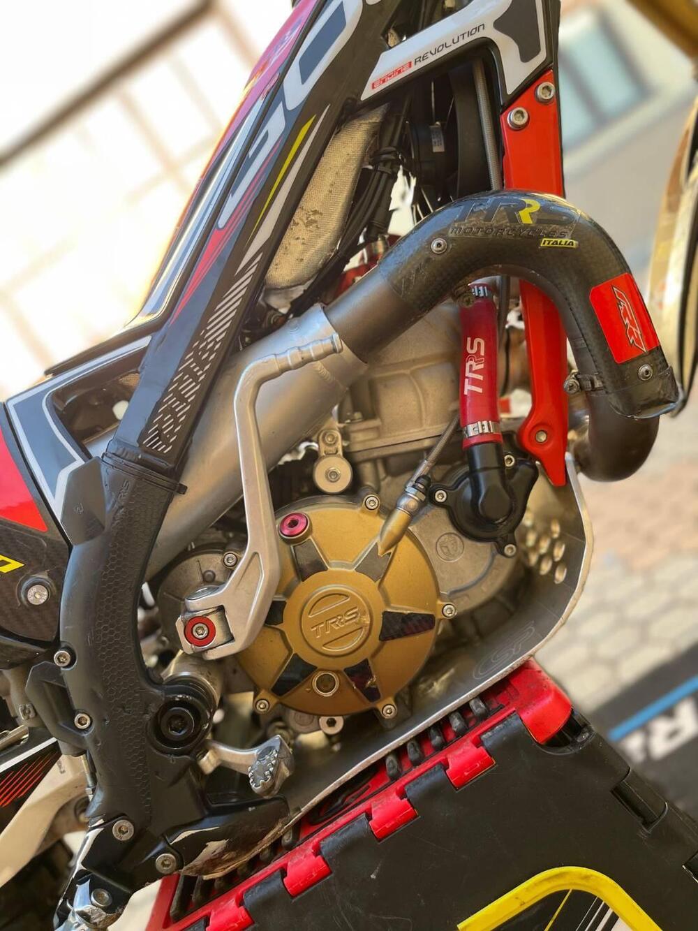 TRS Motorcycles One 300 Gold Edition (2025) (9)