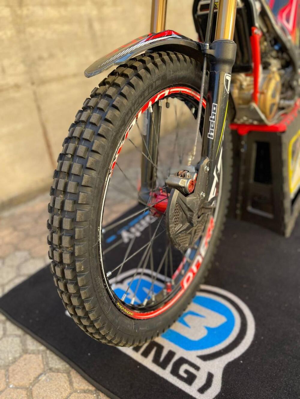 TRS Motorcycles One 300 Gold Edition (2025) (10)