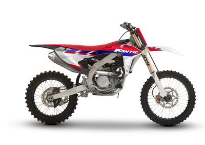 Fantic presenta la gamma MX 2026: nuove livree e una nuova collaborazione con Akrapovic