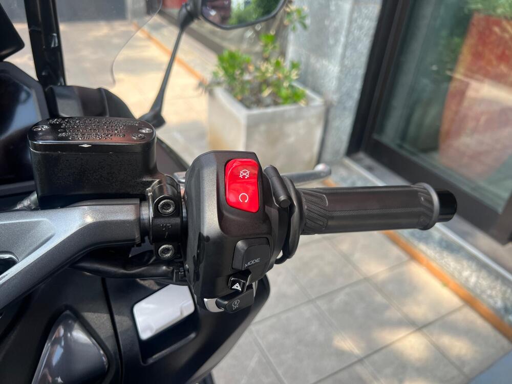 Yamaha T-Max 560 Tech Max (2022 - 24) (8)