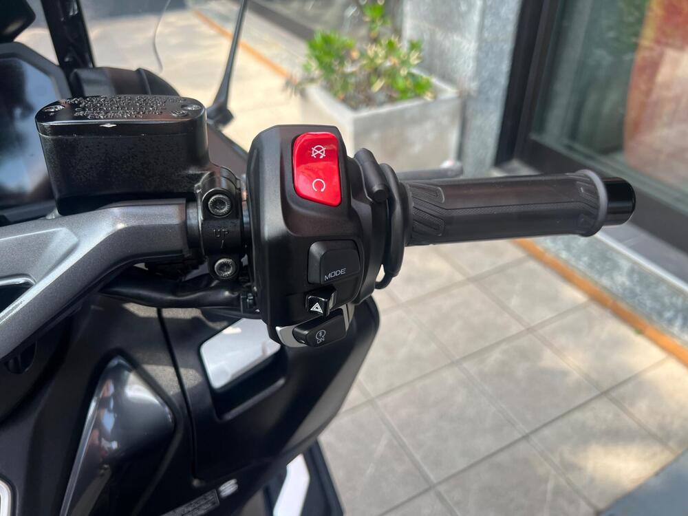 Yamaha T-Max 560 Tech Max (2022 - 24) (14)