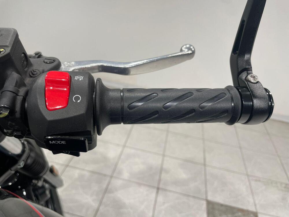 Moto Guzzi V7 Stone Special Edition (2022 - 25) (8)