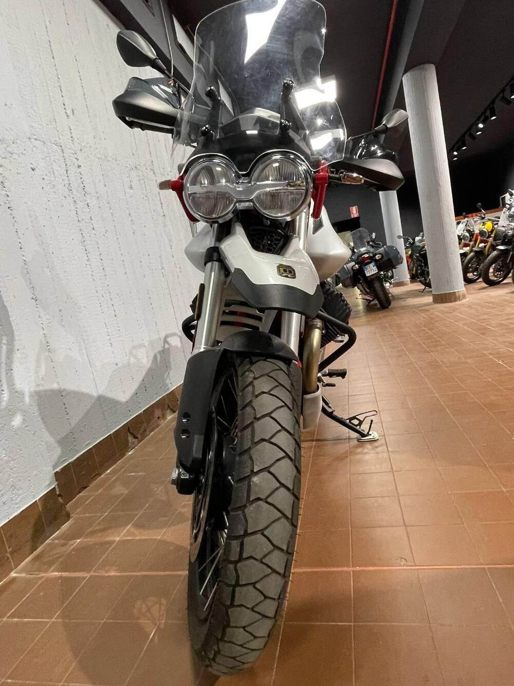 Moto Guzzi V85 TT Evocative Graphics (2021 - 23) (3)