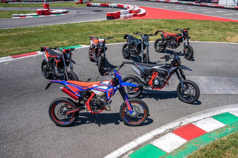 Beta RR 50 e RR 125 Motard TEST: 2 tempi vs 4 tempi, prova in pista! [VIDEO E GALLERY]