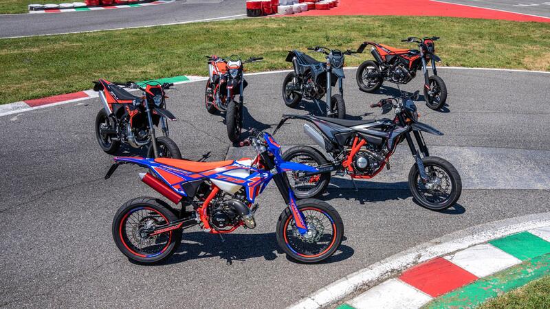 Beta RR 50 e RR 125 Motard TEST: 2 tempi vs 4 tempi, prova in pista! [VIDEO E GALLERY]