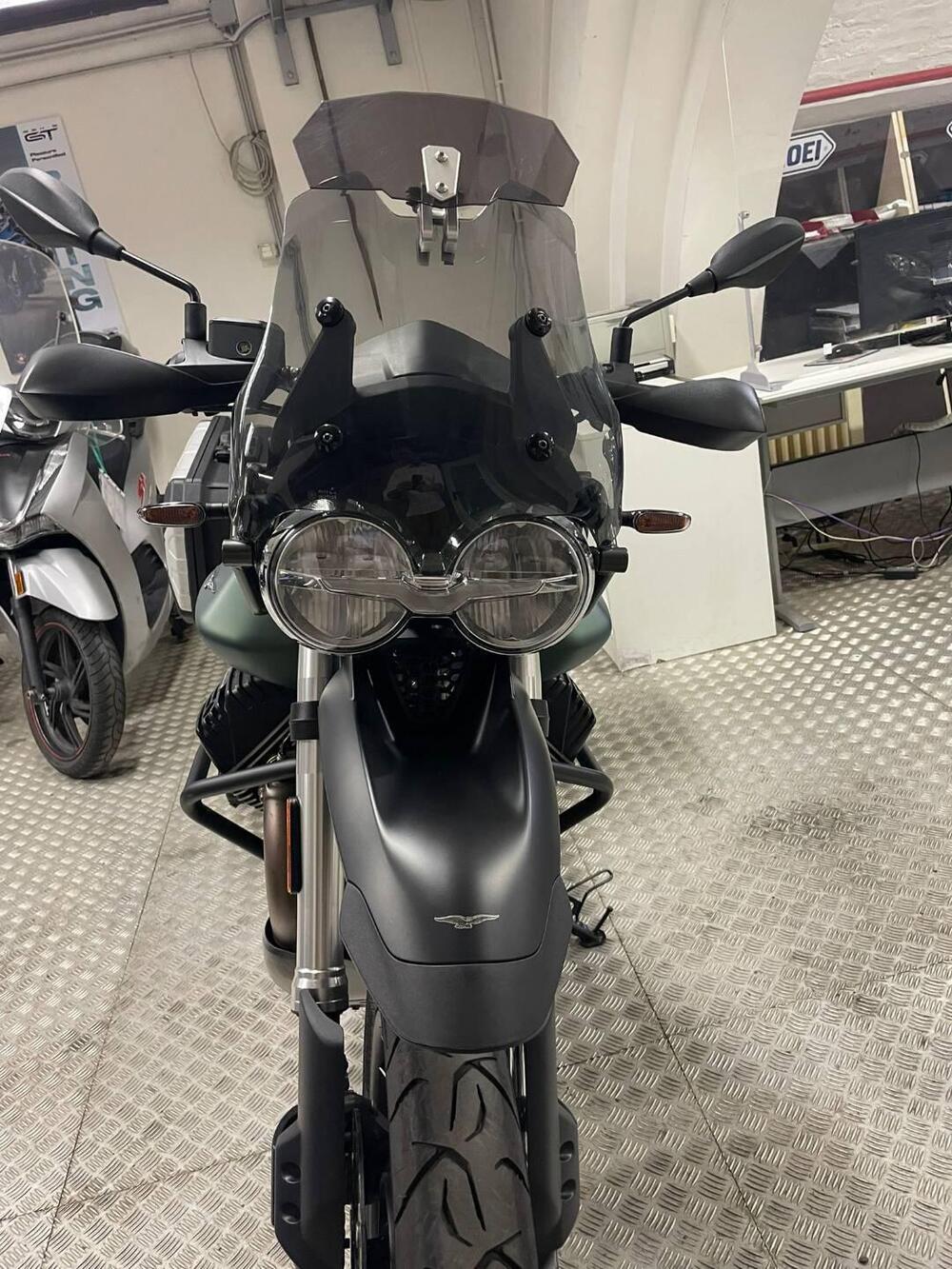 Moto Guzzi V85 TT (2021 - 23) (2)