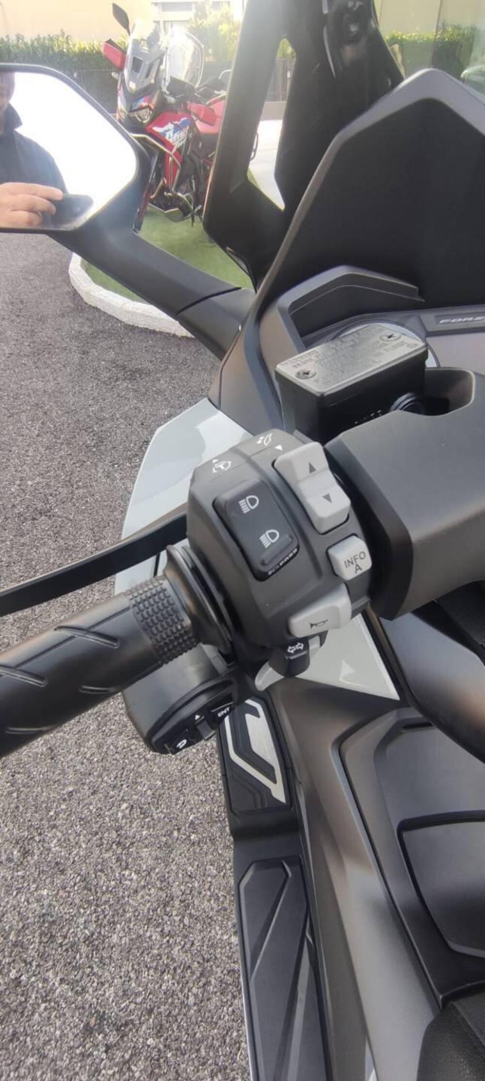 Honda Forza 350 Deluxe (2022 - 24) (6)