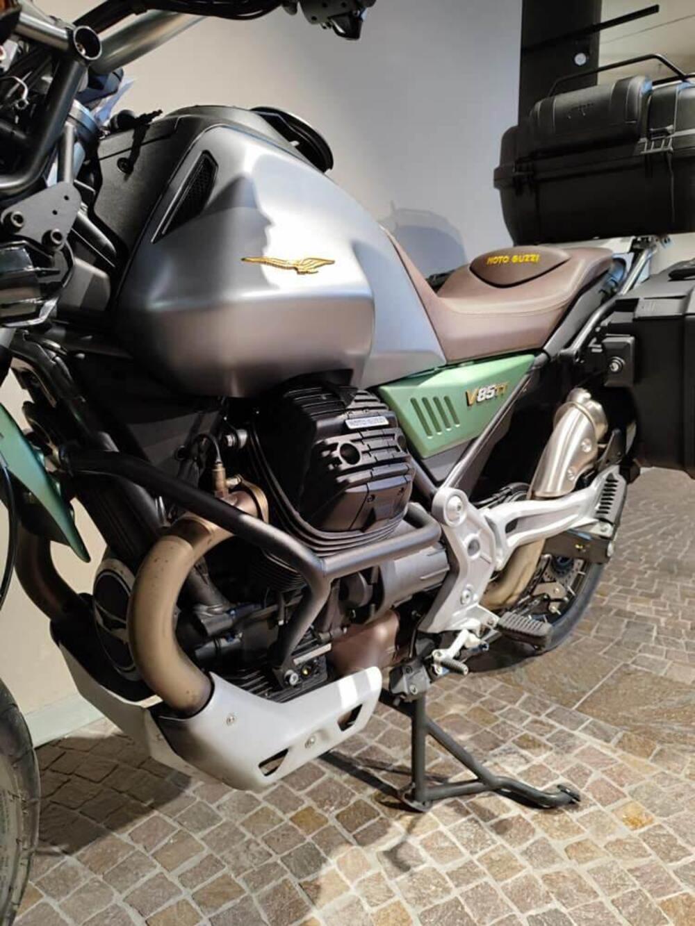 Moto Guzzi V85 TT Centenario (2021 - 22) (6)