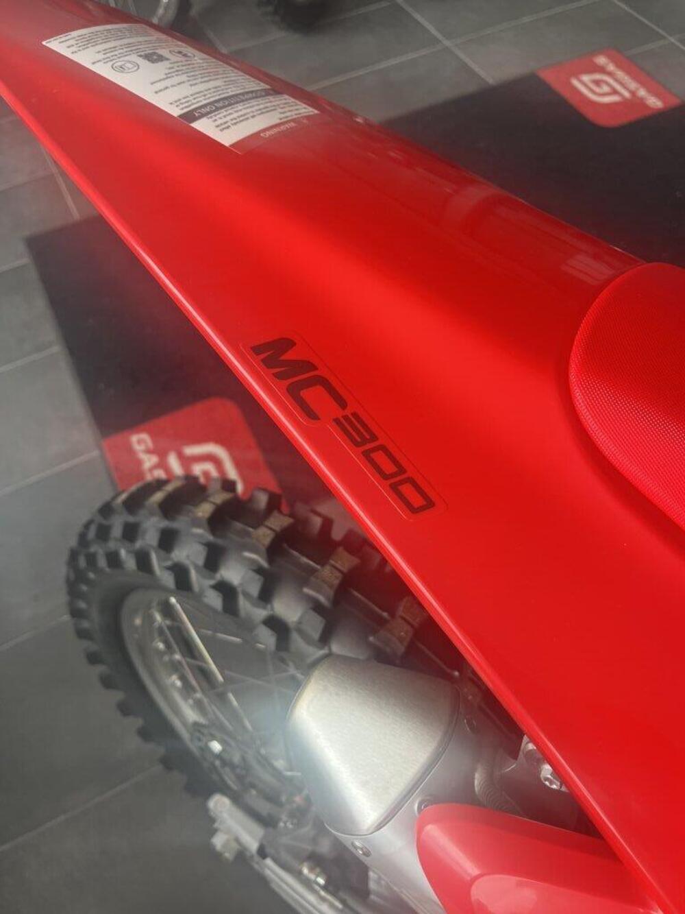 GASGAS MC 300 (2025) (2)
