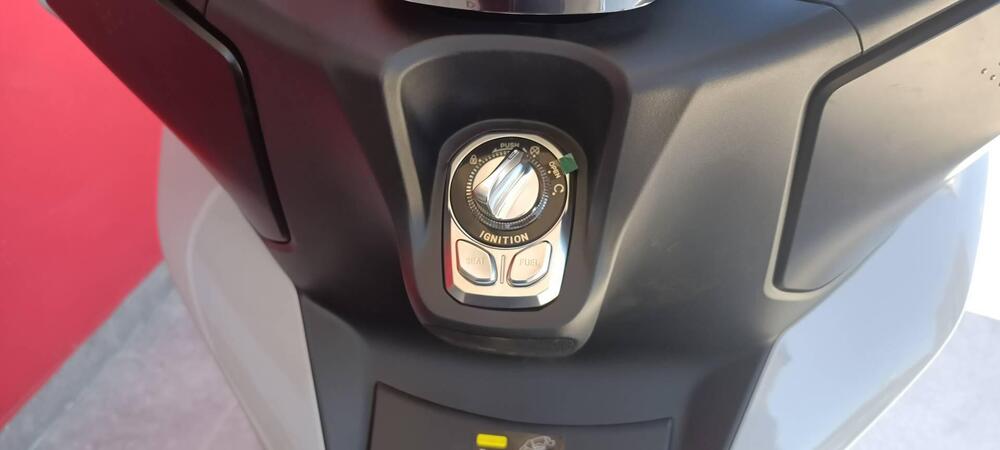 QJ Motor MTX 300 (2025) (7)