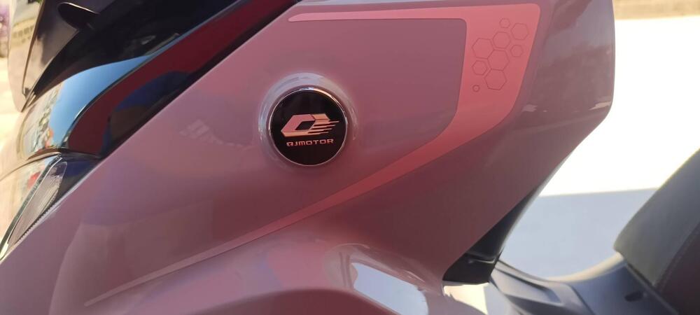 QJ Motor MTX 300 (2025) (9)