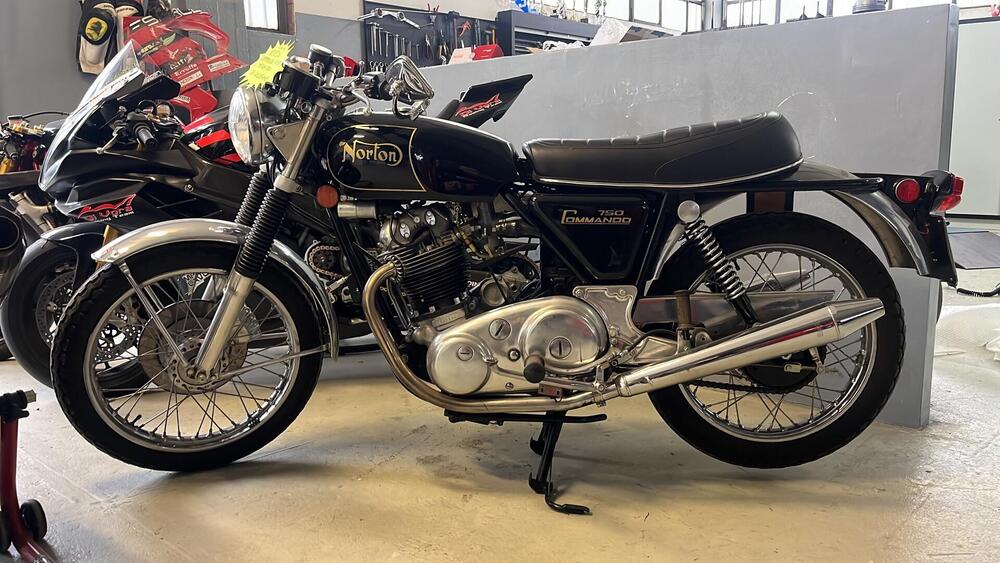Norton Commando 750