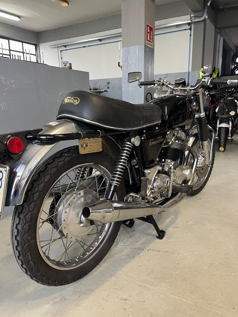 Norton Commando 750 (11)