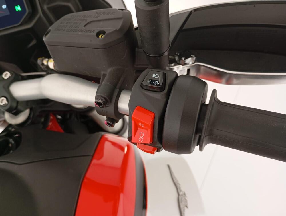 Moto Guzzi V85 TT (2024 - 26) (7)