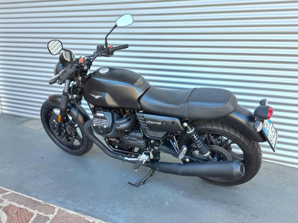 Moto Guzzi V7 III Stone (2017 - 20) (7)