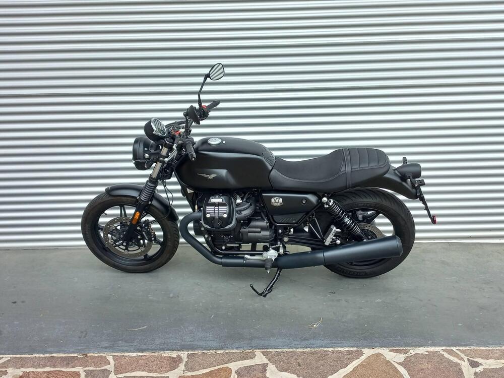 Moto Guzzi V7 Stone (2021 - 24) (6)