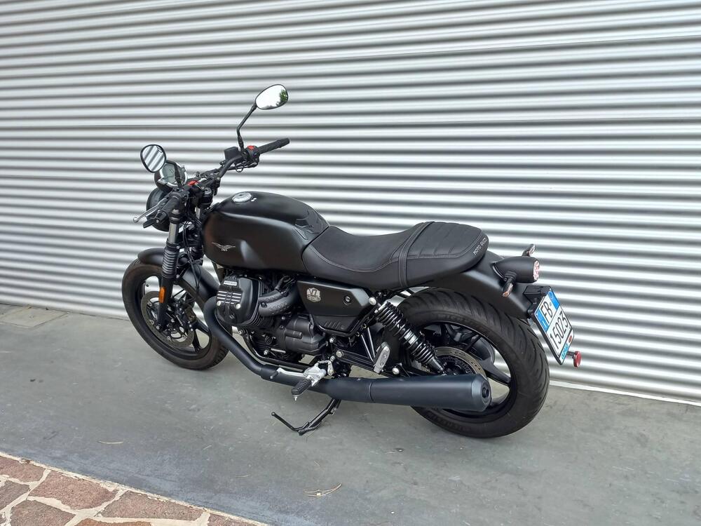 Moto Guzzi V7 Stone (2021 - 24) (7)