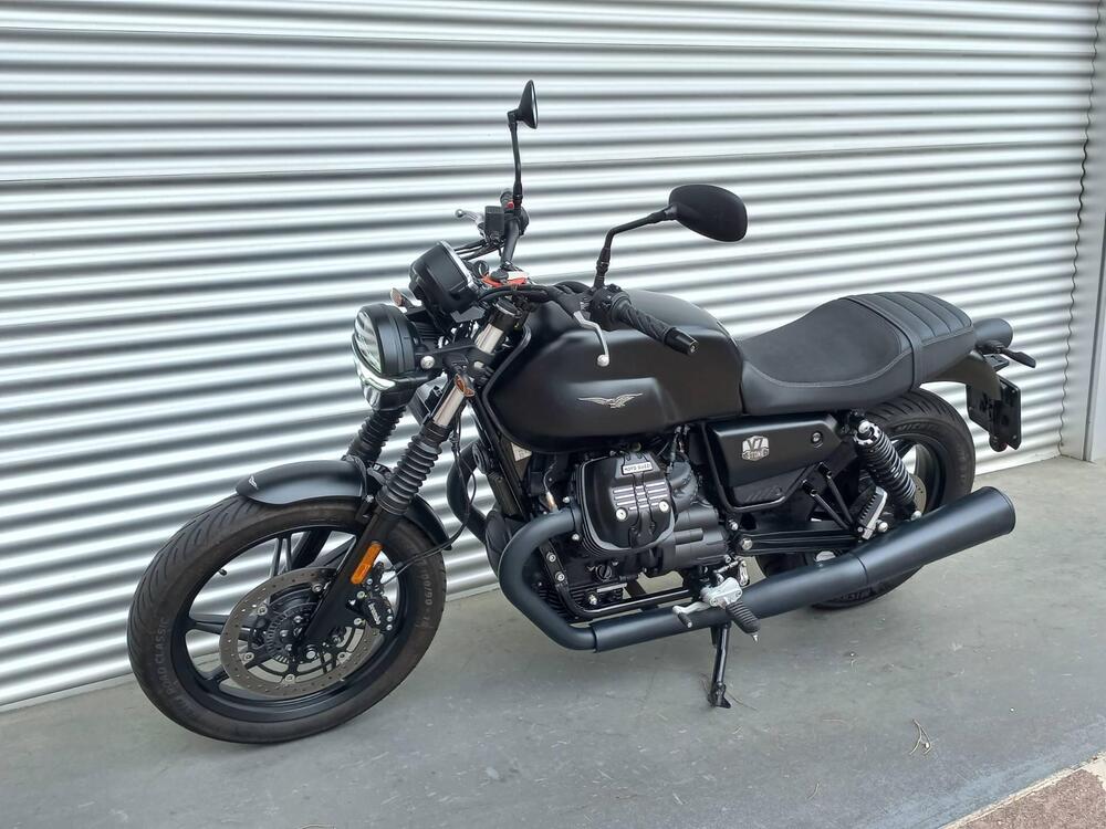 Moto Guzzi V7 Stone (2021 - 24) (5)