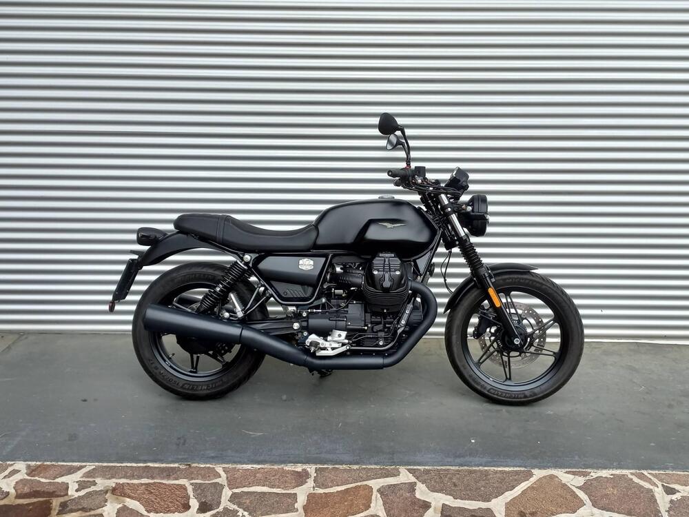 Moto Guzzi V7 Stone (2021 - 24) (2)