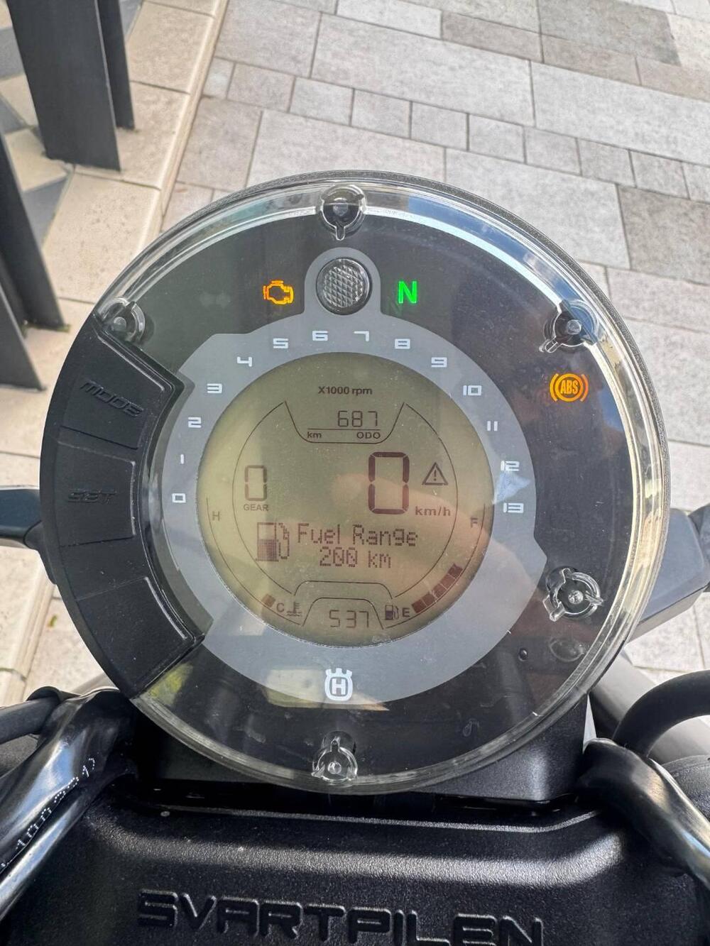 Husqvarna Svartpilen 401 (2021 - 23) (3)