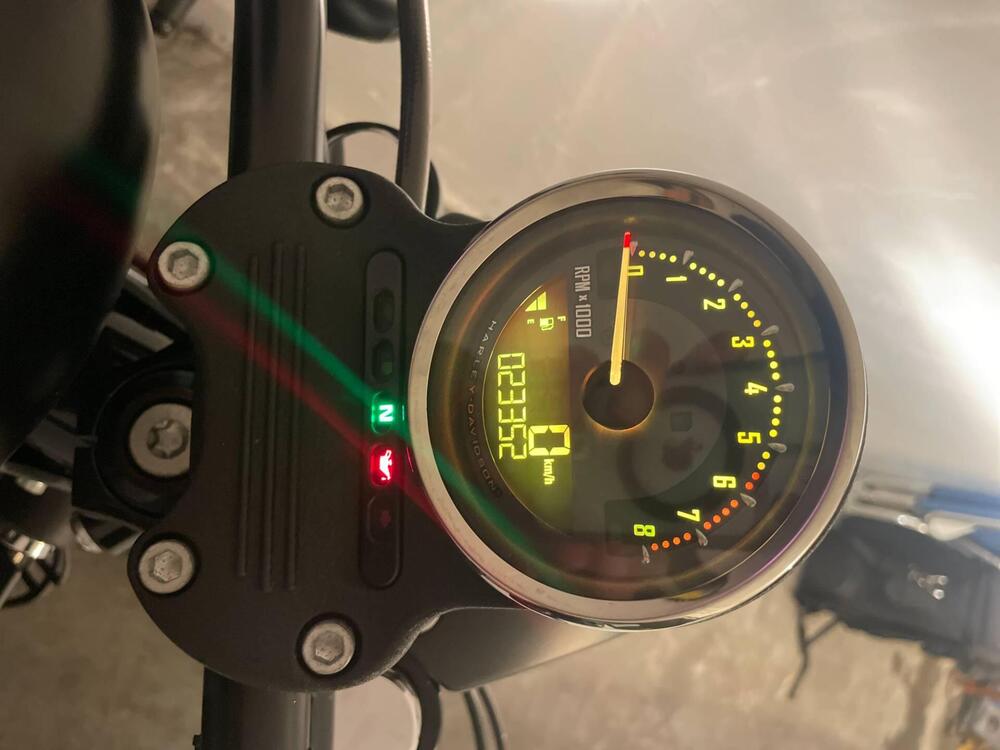 Harley-Davidson 883 Iron (2012 - 14) - XL 883N (4)