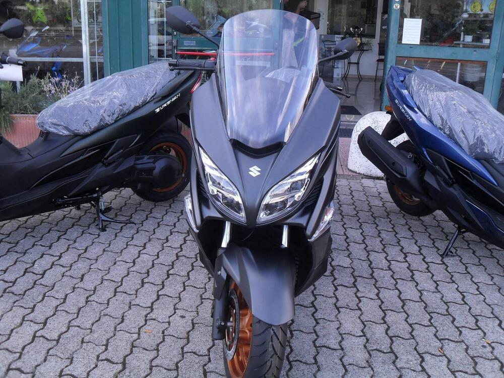 Suzuki Burgman 400 (2025 - 26) (7)