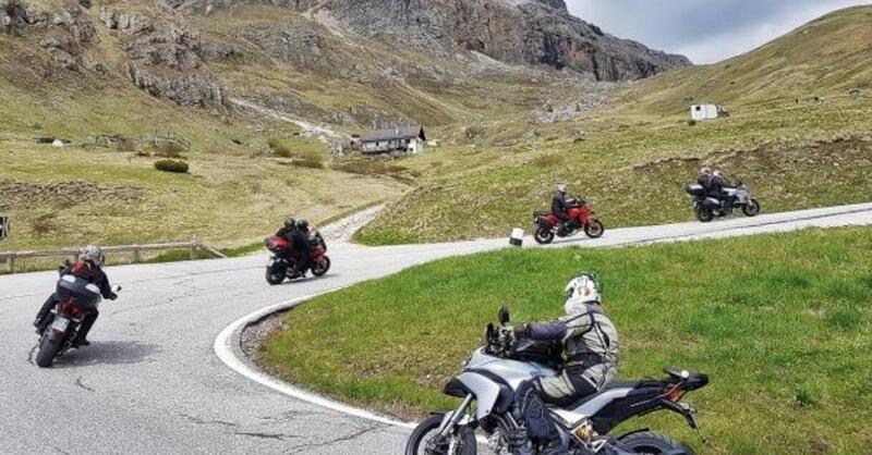 Scarichi aperti e gare sui passi: le Dolomiti pensano a un giro di vite, ma&hellip;