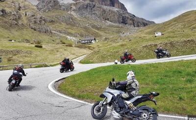 Scarichi aperti e gare sui passi: le Dolomiti pensano a un giro di vite, ma&hellip;